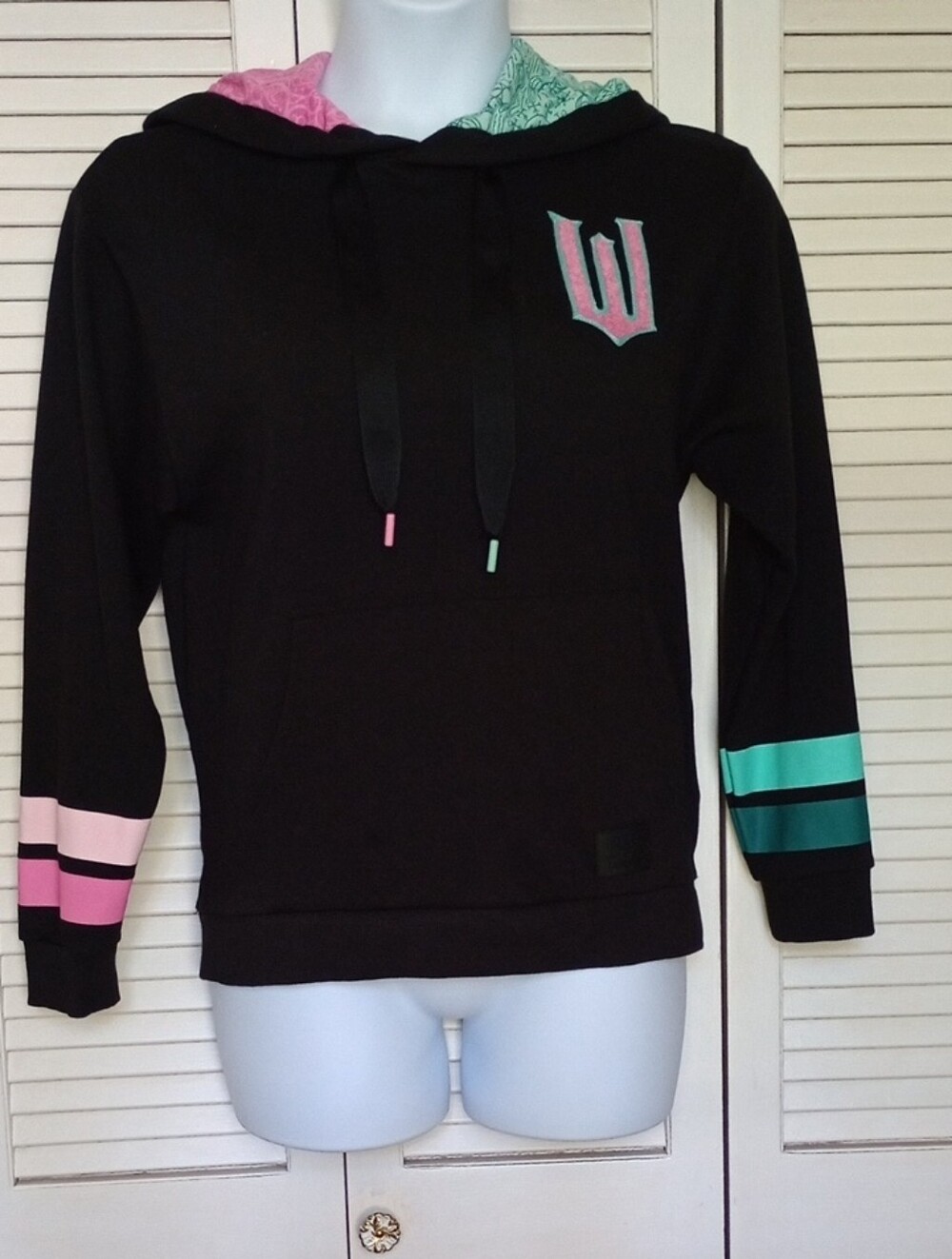 Womens Sz S Black Hooded Sweatshirt WICKED® Movie LOUNGEFLY Pink & Teal Accents